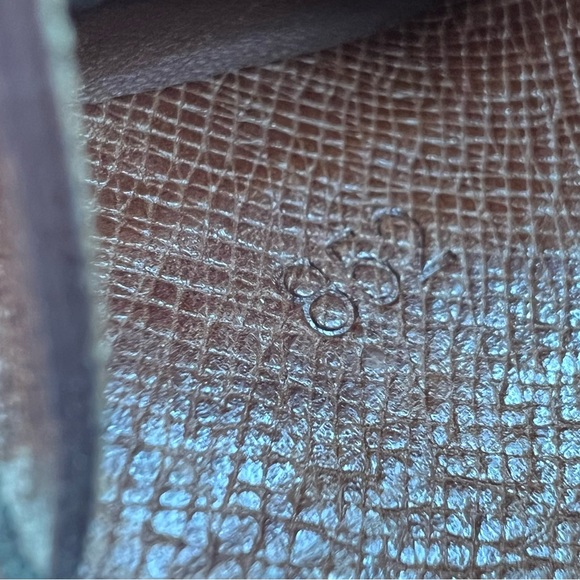 Louis Vuitton Men’s LV Wallet in Monogram Brown - Picture 7 of 16